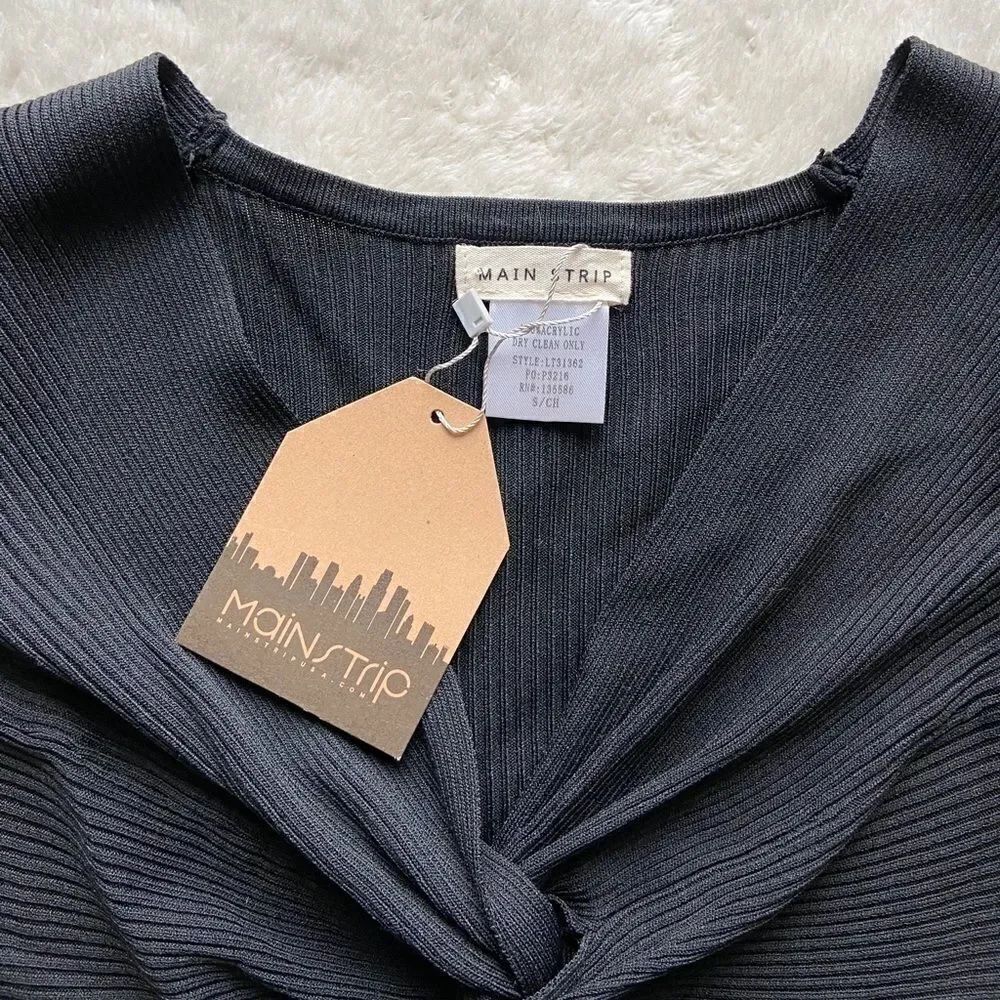 Main Strip Short Sleeve Front Knot Knit Top - Picture 5 of 5